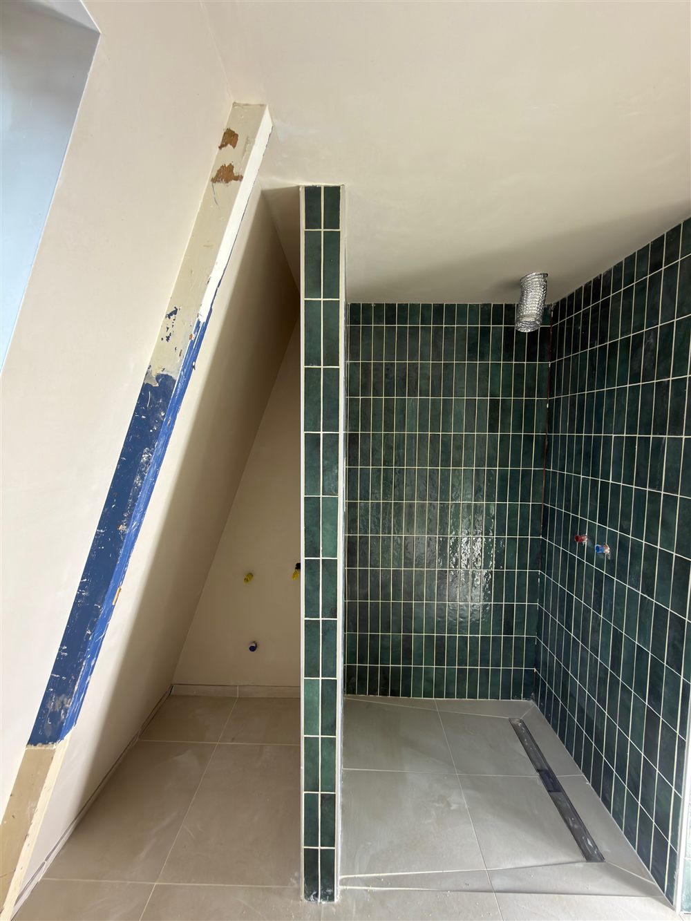 Betonlook douche in cementstuc