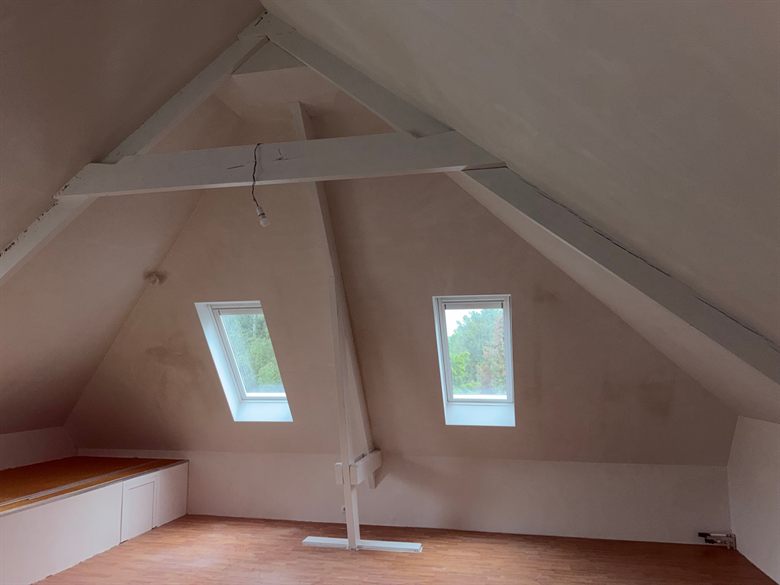 Gestucte zolderkamer